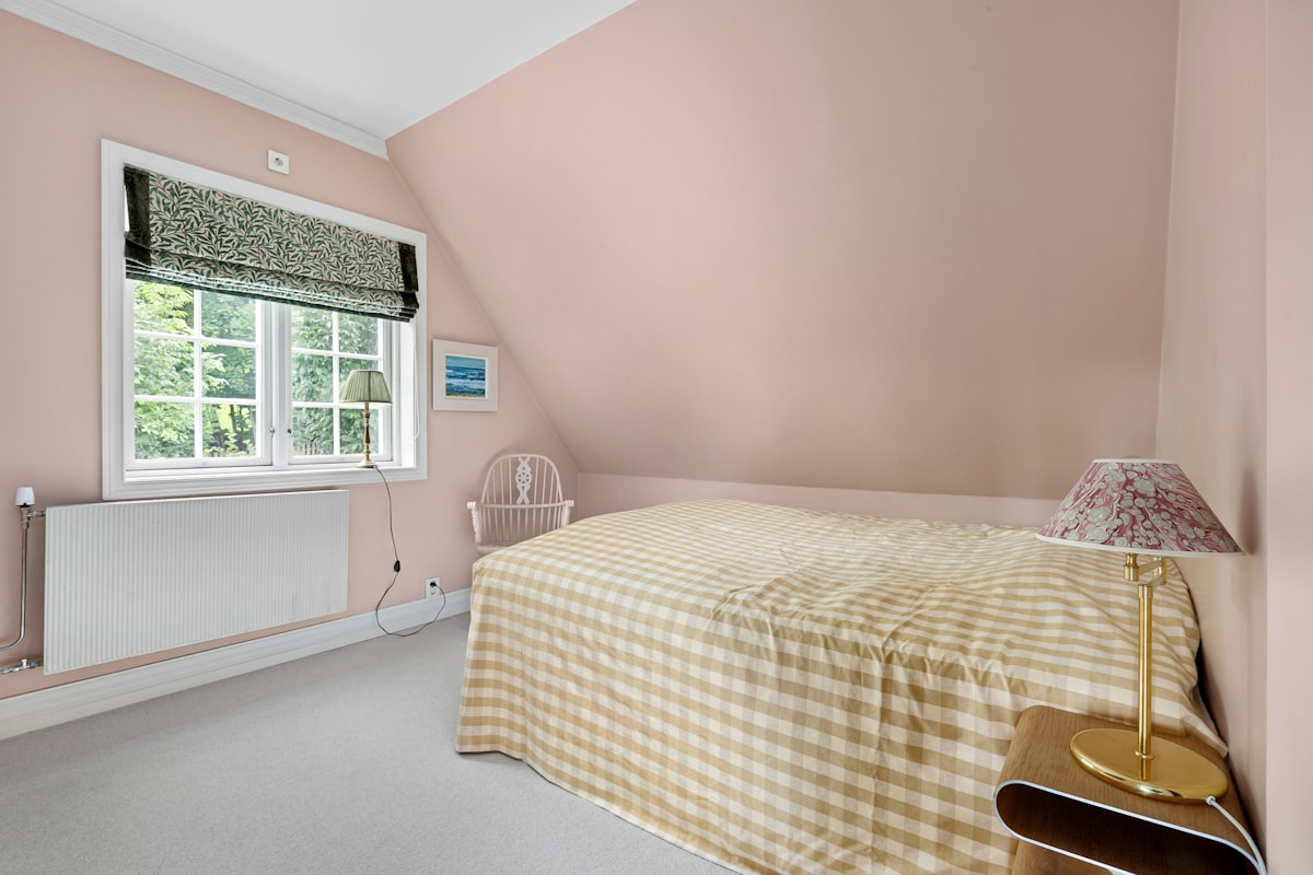 A bedroom with pink walls and a bed related to Unveiling the Enduring Charm of Pink Twin Beds