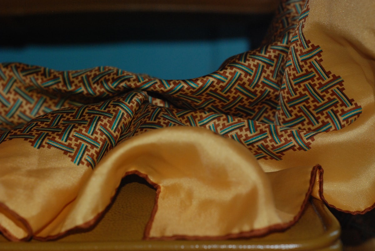 a close-up of a snake related to Elegant Window Treatments: Scarf Valances
