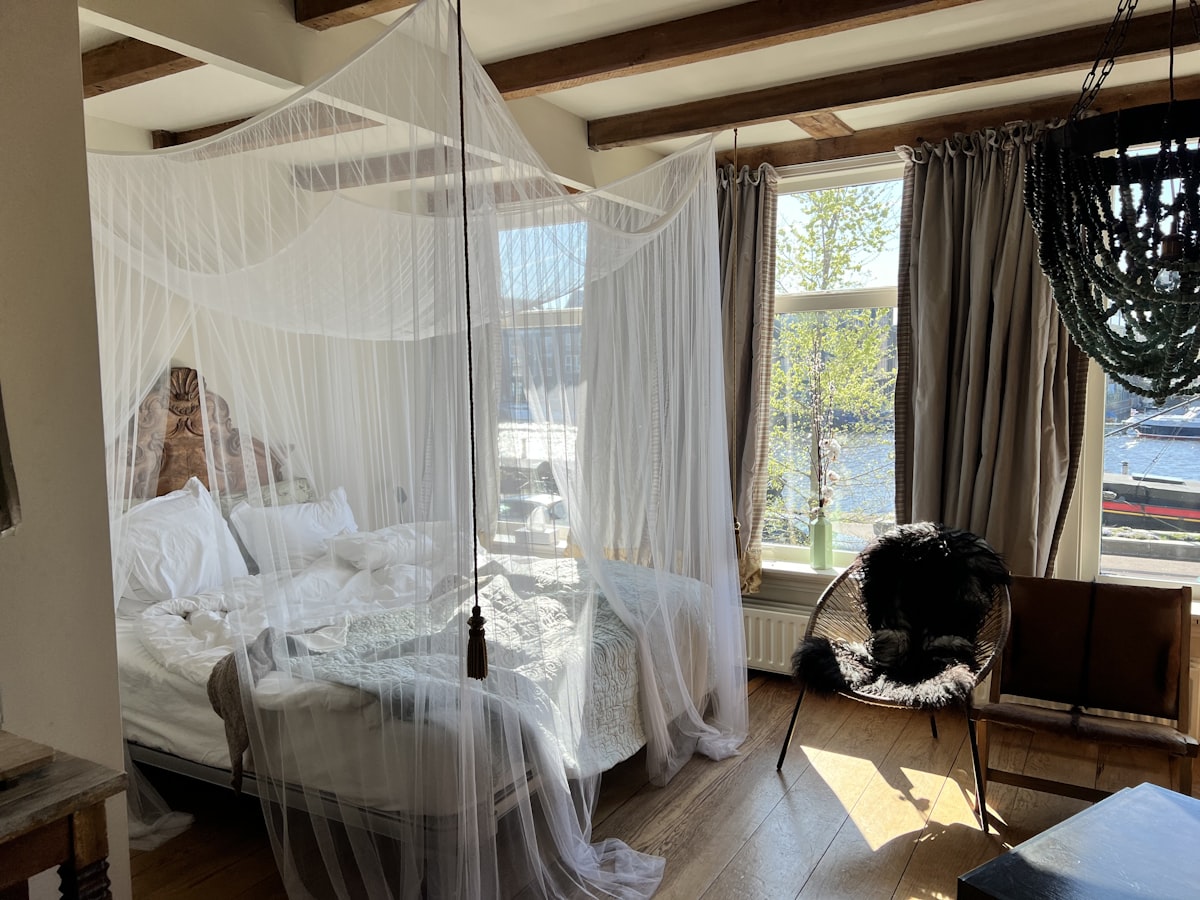 Bedroom related to Sleep Safe: Everything You Need to Know About Mosquito Nets for Beds