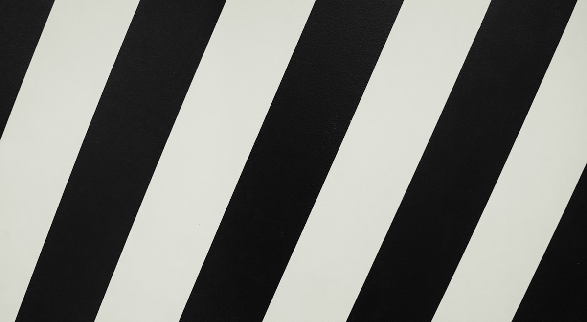 Black & white wall pattern related to Black and White Valances: Timeless Elegance for Your Windows