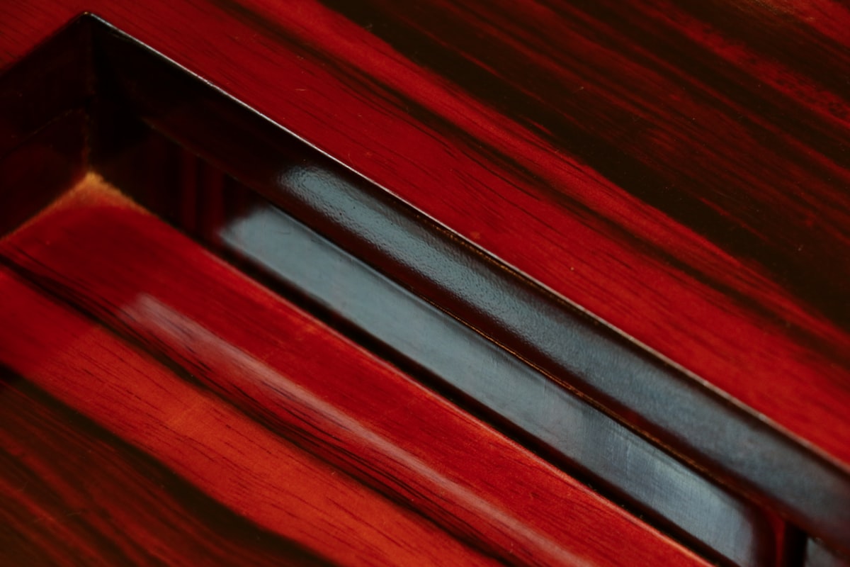 color related to Dark Lacquer Edge