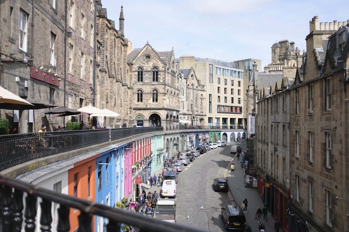 Colorful Victoria Street in Edinburgh related to Charming Stays in Edinburgh: A Cozy Escape