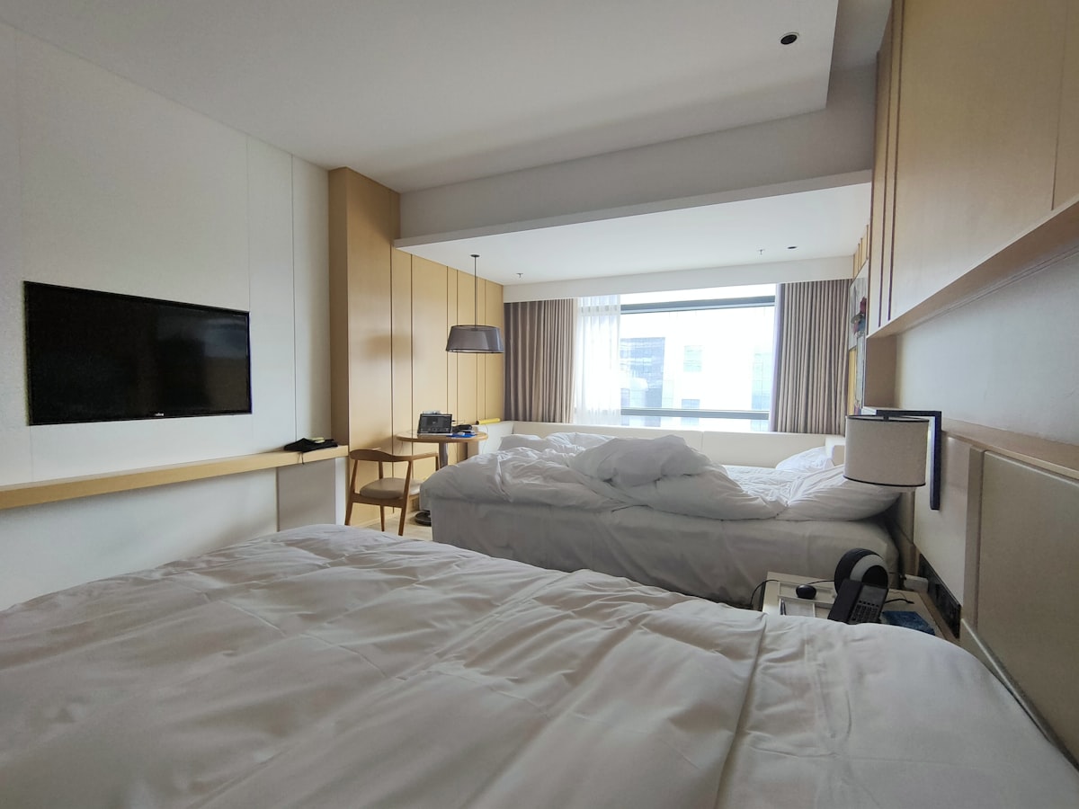 hotel in china
 related to Corner Unit Twin Beds: Maximizing Space and Style