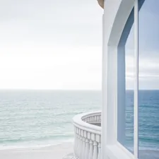 https://magnoliasagestock.com/free-stock-photos/ related to Beach-inspired Window Treatments