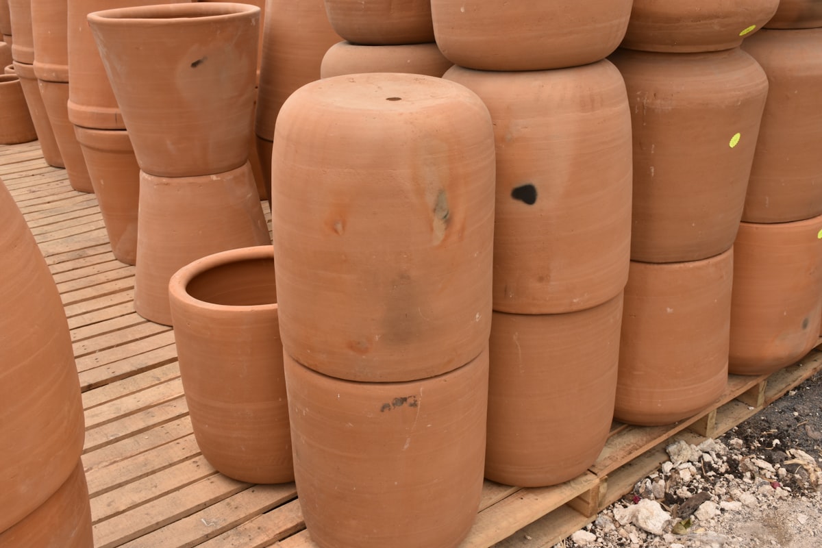 Macetas de barro terracota de gran tamaño ideales para decoración de jardines related to Cozy Up with Large Clay Chimineas for Sale