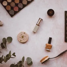 Make up related to The Ultimate Guide to Makeup Mirrors