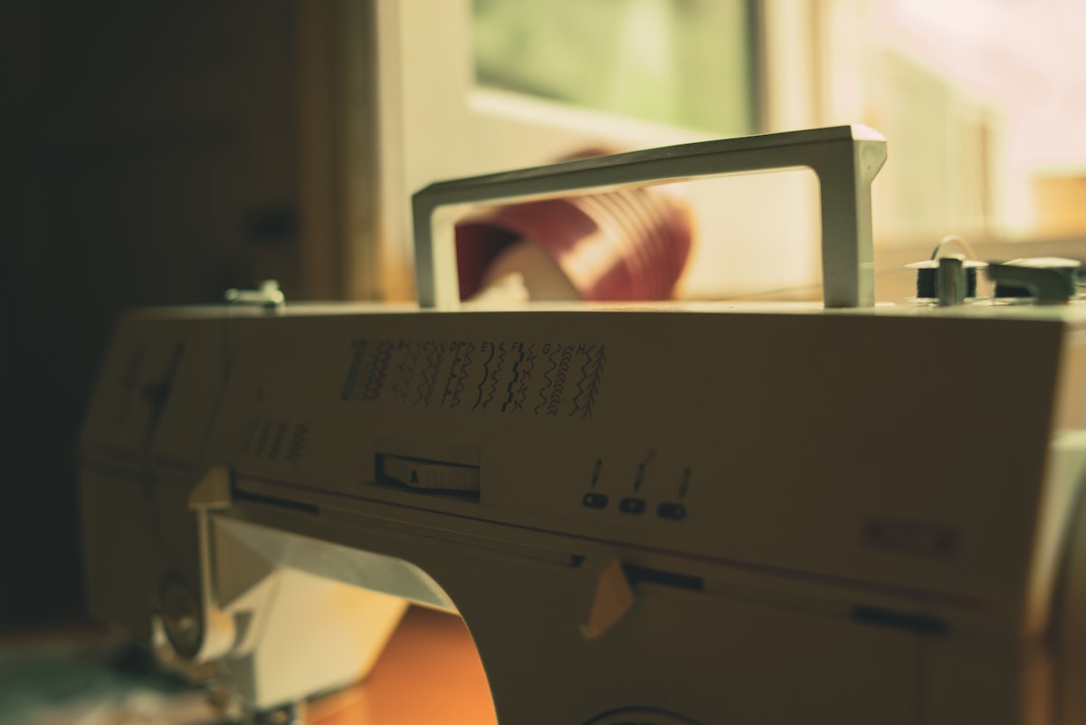 Maquina de coser, cinematic, sunset, hobby related to A Step-by-Step Guide to Sewing a Window Valance