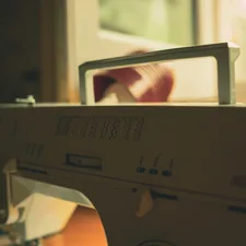 Maquina de coser, cinematic, sunset, hobby related to A Step-by-Step Guide to Sewing a Window Valance