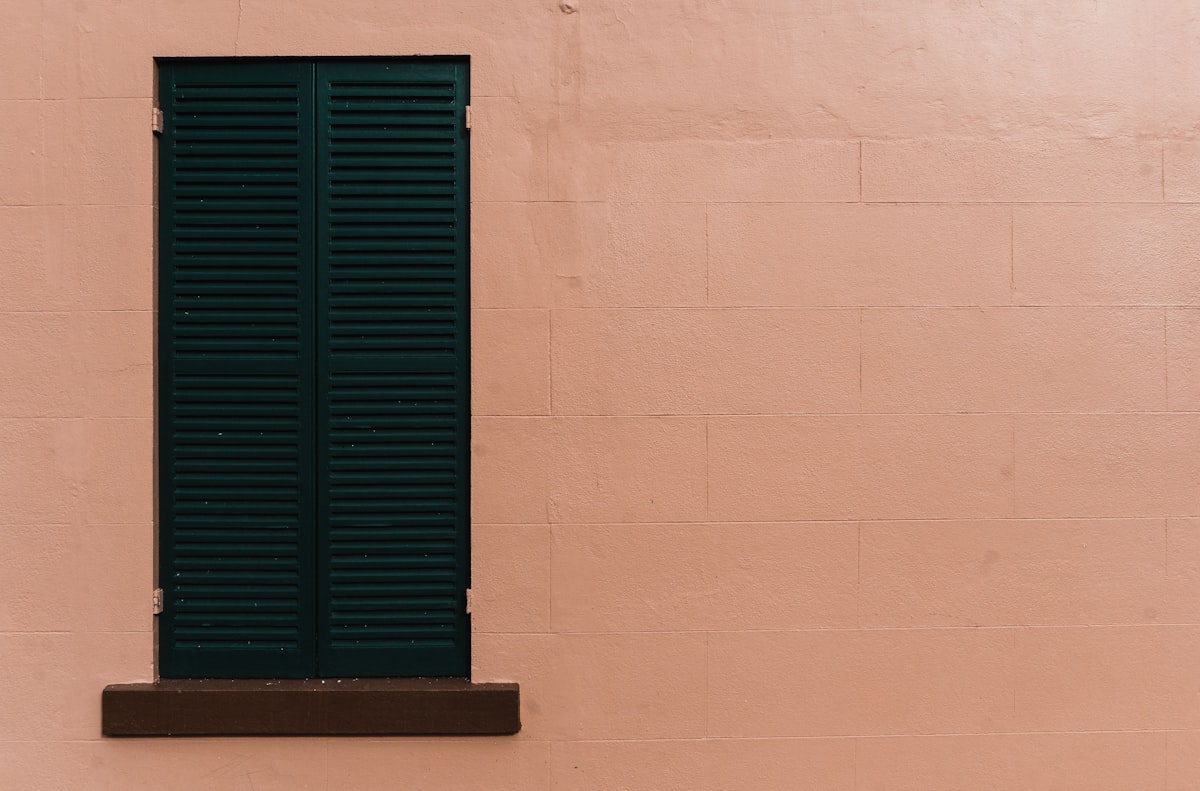 m̶i̶n̶i̶m̶a̶l̶ related to Dark Green Window Valances