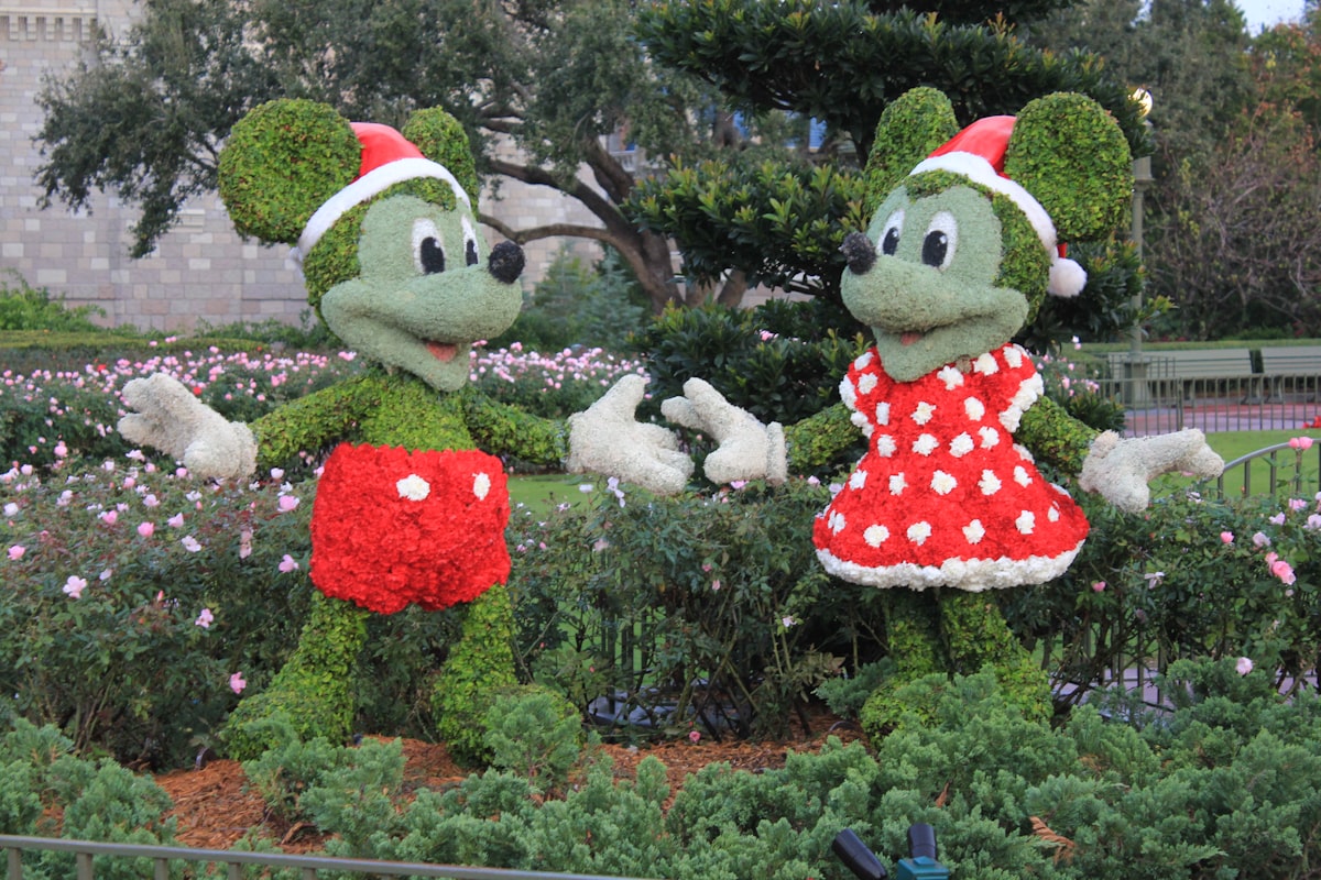Minnie Mouse and Mickey Mouse grass decor related to The Ultimate Guide to Mickey Mouse Beds