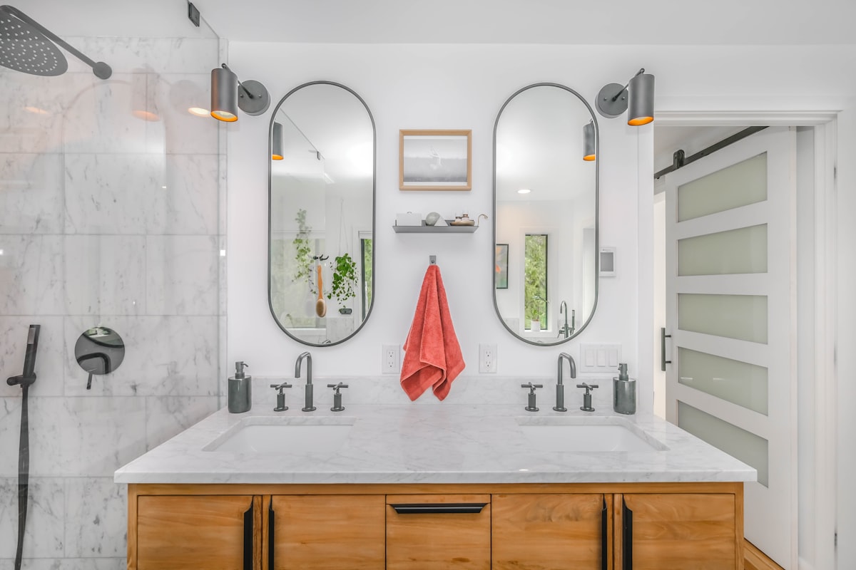 modern bathroom related to Elevate Your Bathroom Style with a Shower Curtain and Valance