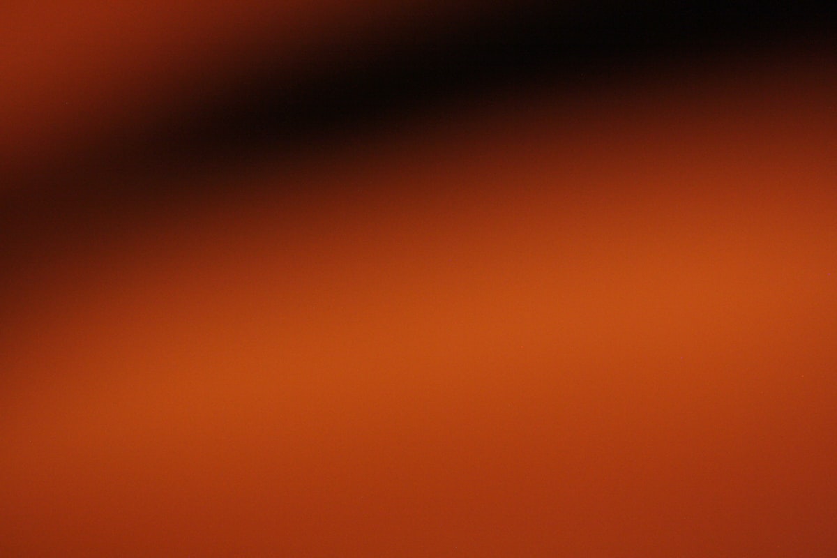 Orange und schwarz im Licht eingefroren. Ein sehr schönes Hintergrundbild für sehr einfallsreiche Ideen related to Burnt Orange Valances: Adding a Pop of Warmth to Your Home
