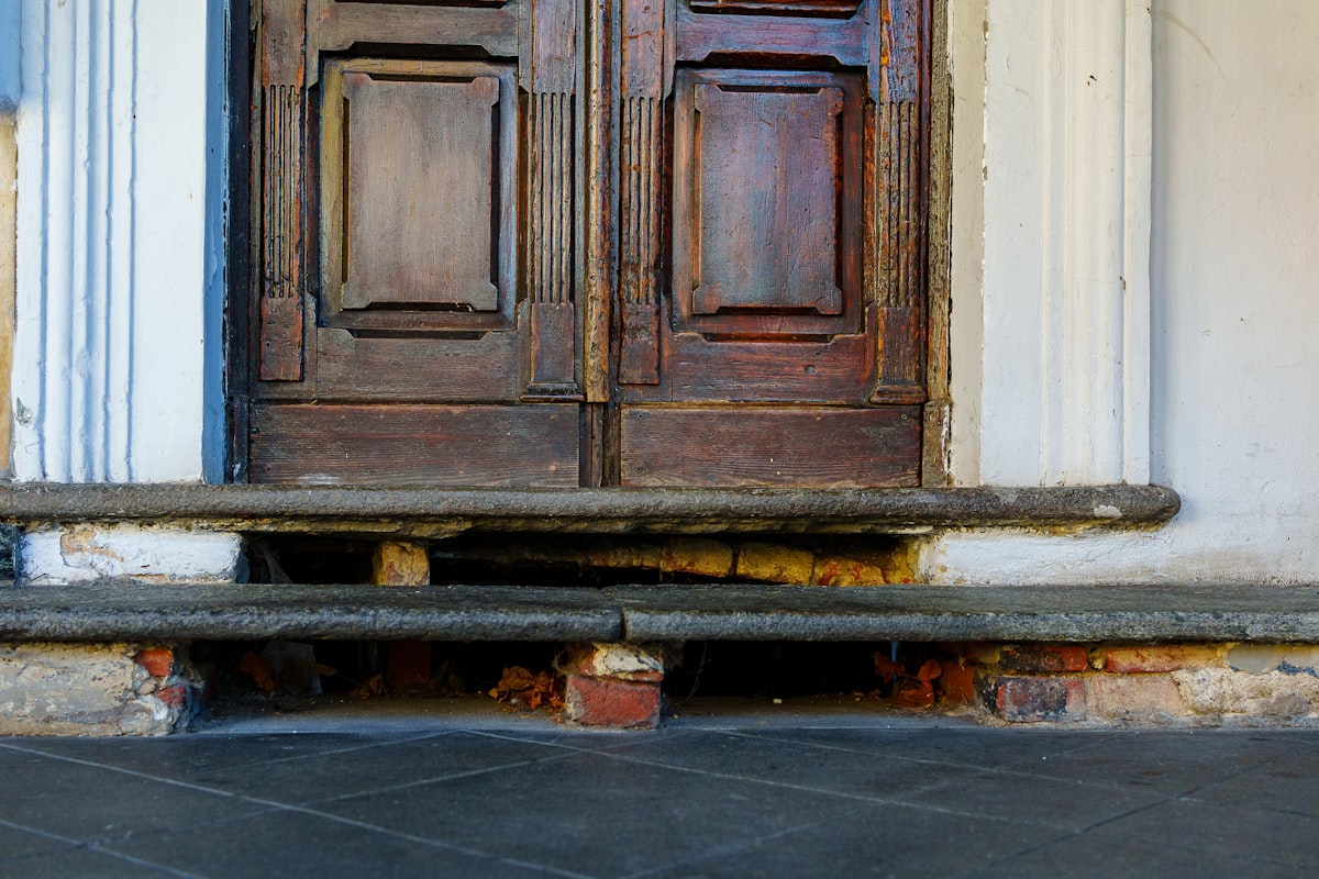 porta related to Styling Your Entryway with the Perfect Bench