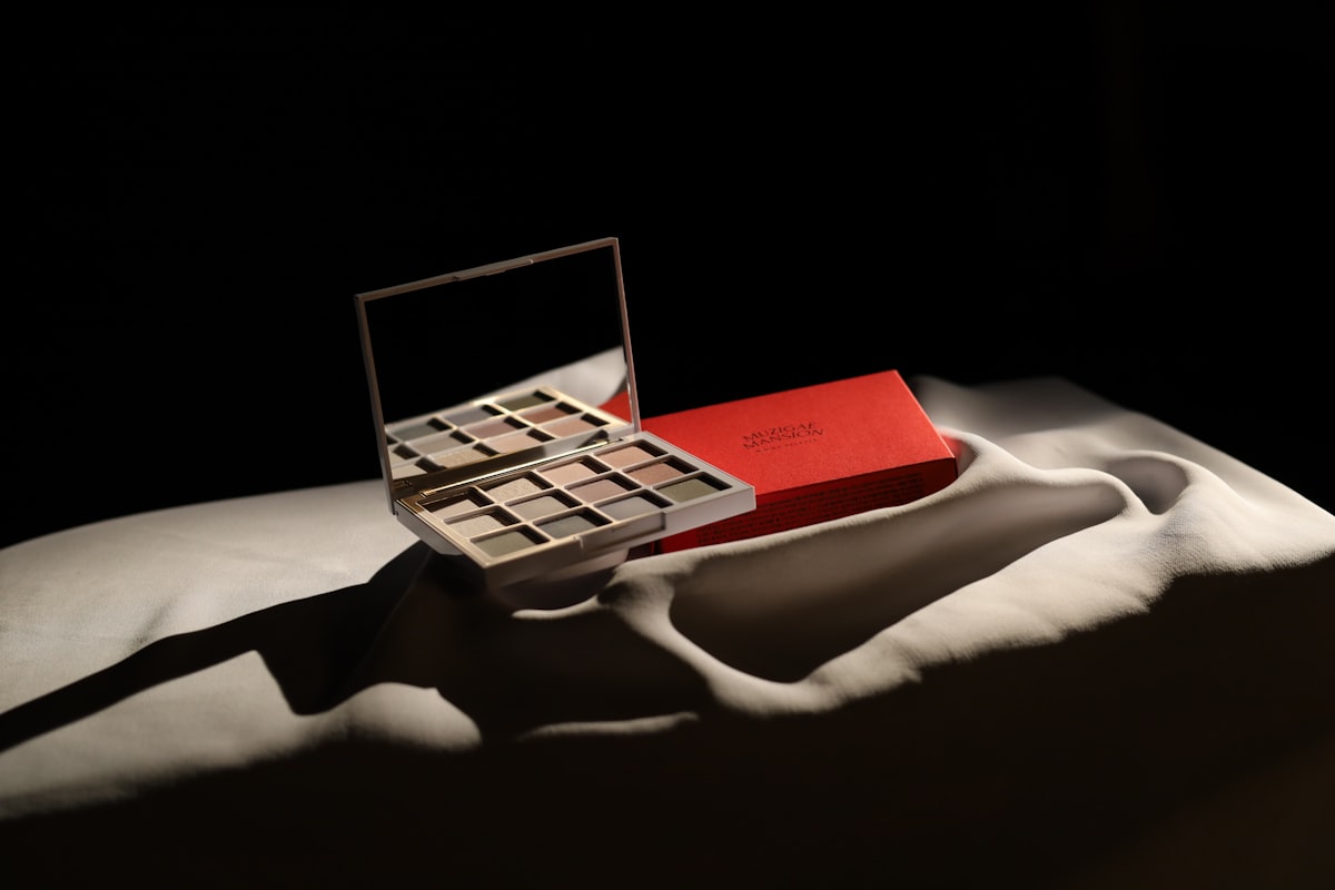 Product shot related to The Ultimate Guide to Eyelash Extension Beds