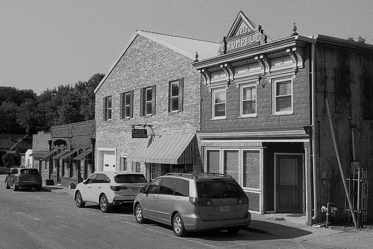 Weston Missouri was once a river town suppling hemp and tabacco down river. However, the Missouri river change course leaving the city docks high and dry. For many years town survived on antique shops however, today it's more of a artist, wineries and craft beer that keep the town going.  related to Exploring the Charm of Weston Bed and Breakfasts