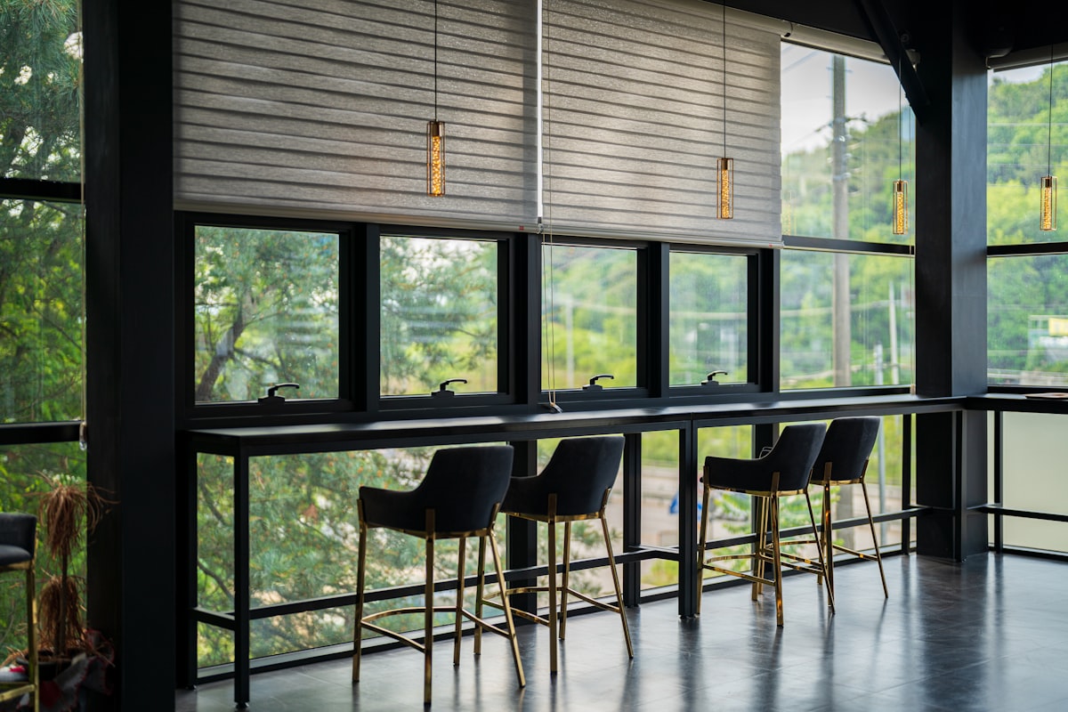 www.fotoglab.com
@rawkkim related to Elevate Your Cafe's Ambiance with Stylish Valance Curtains